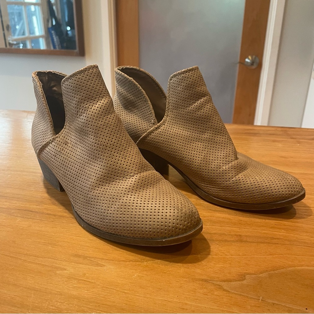 STEVE MADDEN GIRL Perforated Brown Ankle Boots